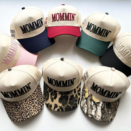 Mommin Trucker Hat for Women Embroidered Mom Baseball Cap Adjustable Canvas Vintage Hat for Casual Wear